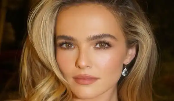 Zoey Deutch #SportGirlsBio